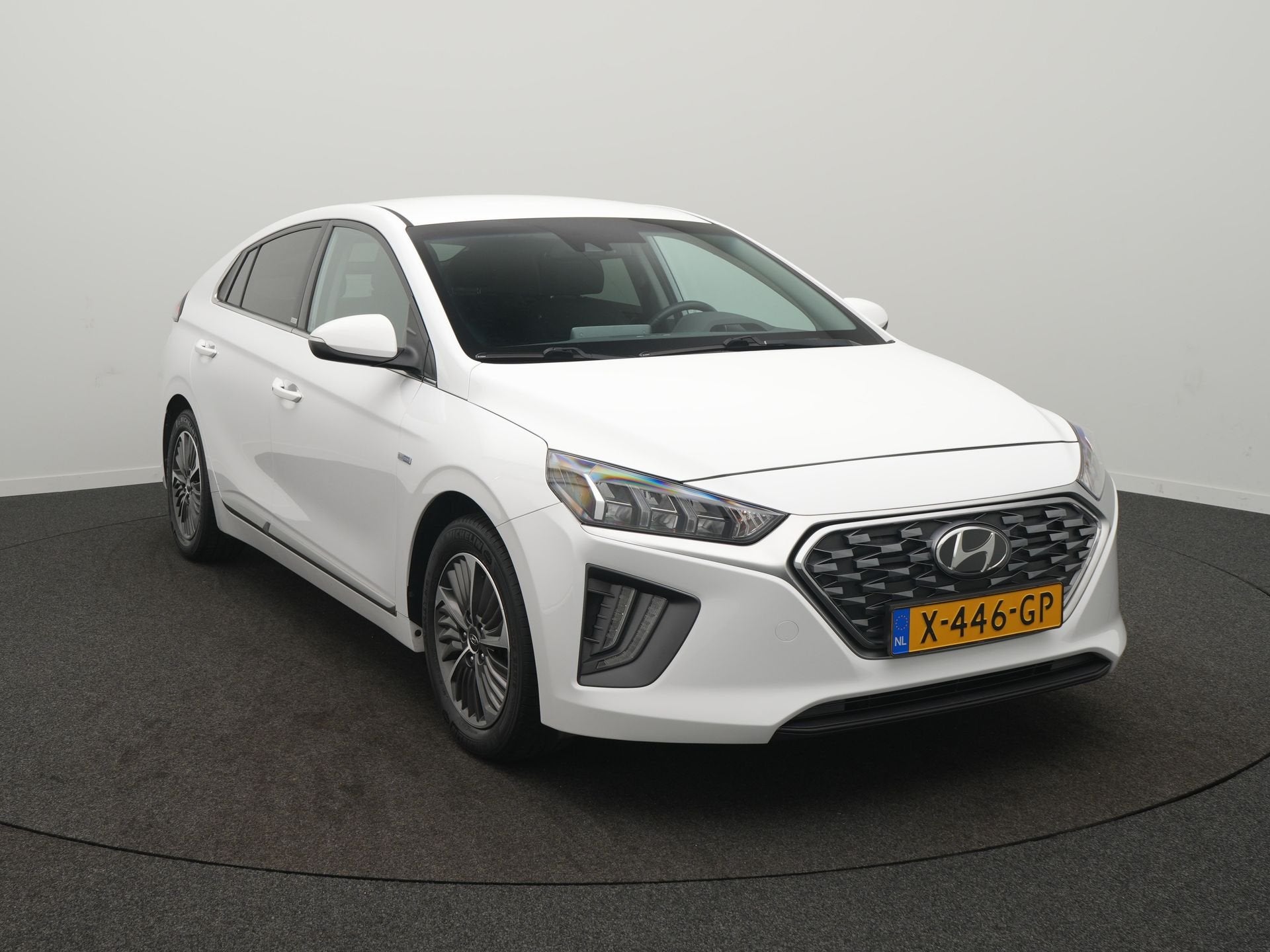 Hyundai IONIQ 1.6 GDi PHEV Comfort - Occasion Lease vanaf, Auto's, Hyundai, Stof, Gebruikt, Overige brandstoffen, Wit