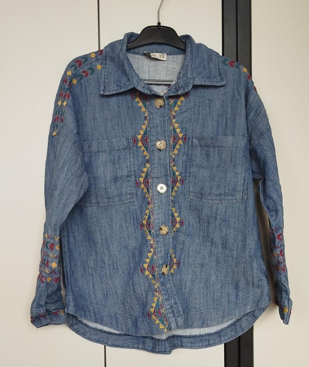 Denim blouse met borduursel - Maat M, Kleding | Dames, T-shirts, Maat 38/40 (M), Blauw, Ophalen of Verzenden, Zo goed als nieuw