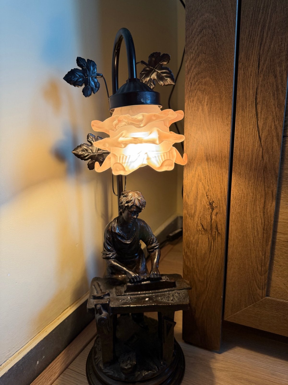Vintage Zamac Tafellamp met Timmerman Figuur, Antiek en Kunst, Ophalen of Verzenden