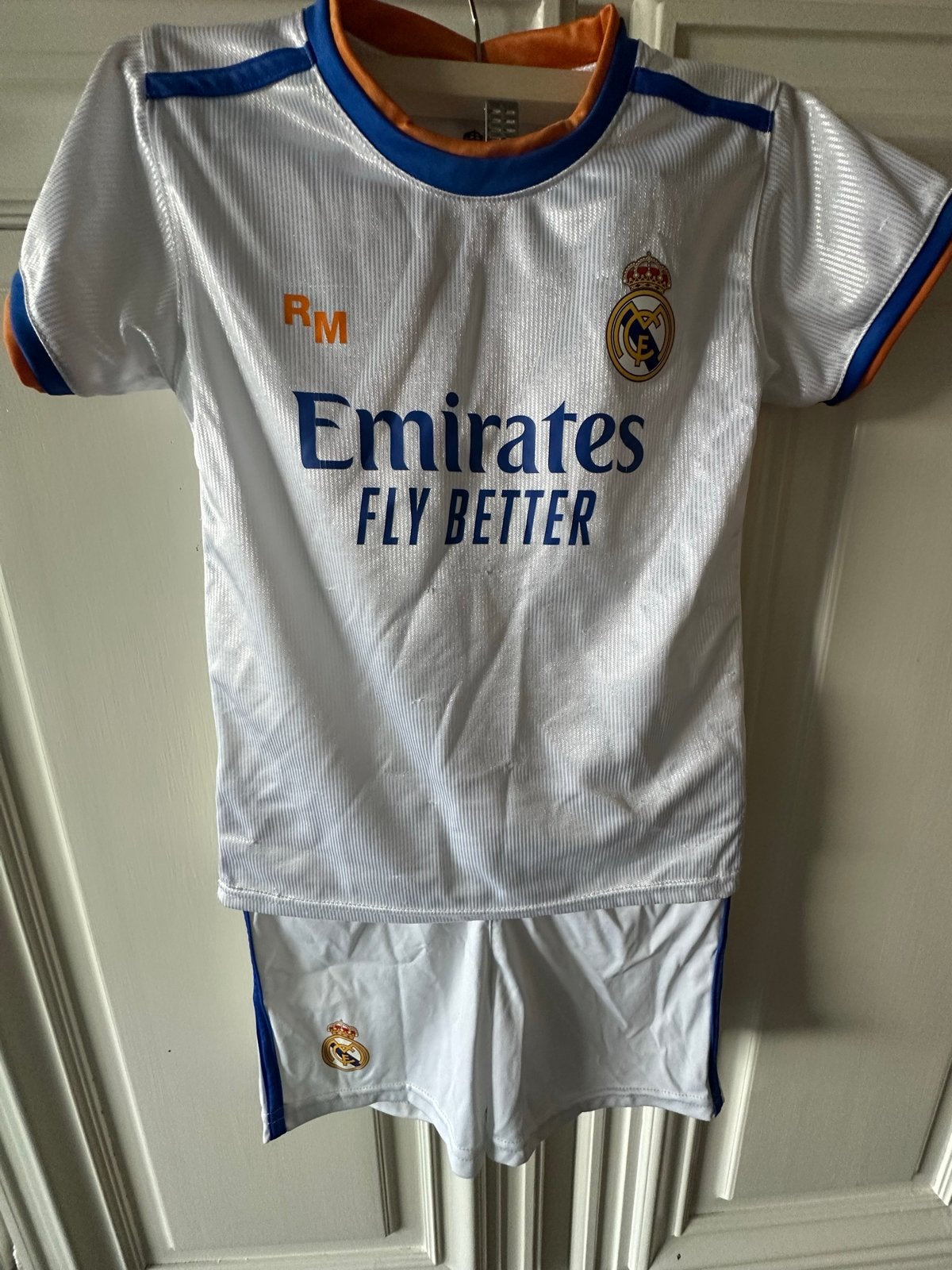 Real Madrid kids voetbaltenue Benzema maat 8 (kinderen), Maat XS of kleiner, Ophalen of Verzenden, Gebruikt, Set