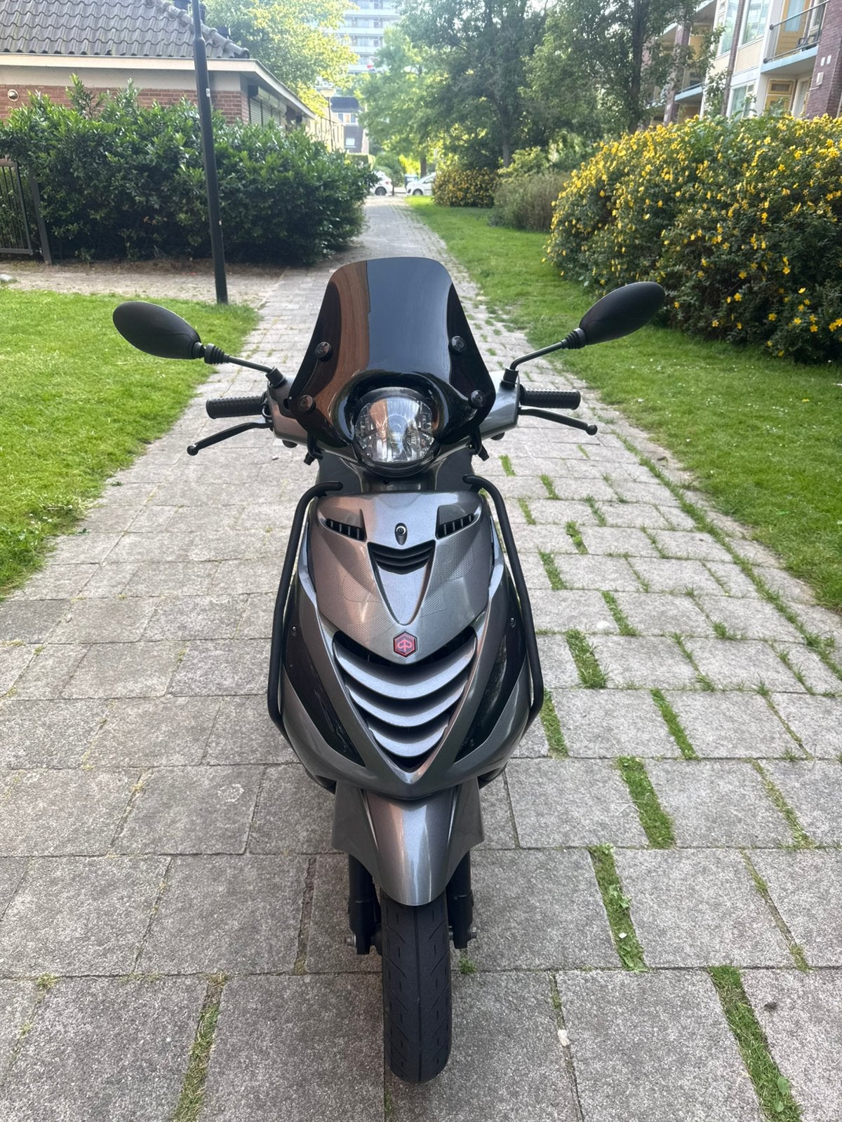 Piaggio zip 2021 snor E5, Fietsen en Brommers, Ophalen, Zo goed als nieuw, Benzine, Zip