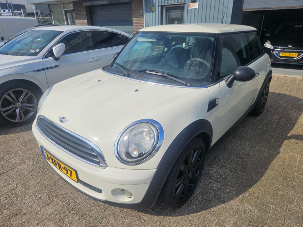 Mini 1.4 16V ONE 2009 Wit, Auto's, Voorwielaandrijving, Stof, Zwart, 4 cilinders