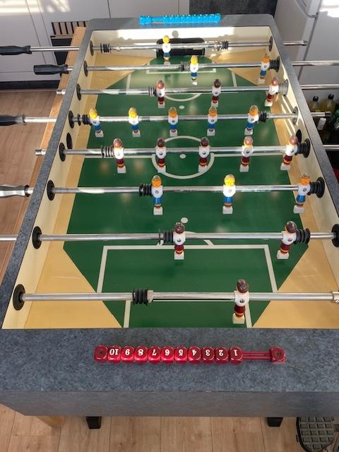 Voetbaltafel terminator buffalo met deksel in prima staat!!, Kinderen en Baby's, Speelgoed | Voetbaltafels, Ophalen, Gebruikt