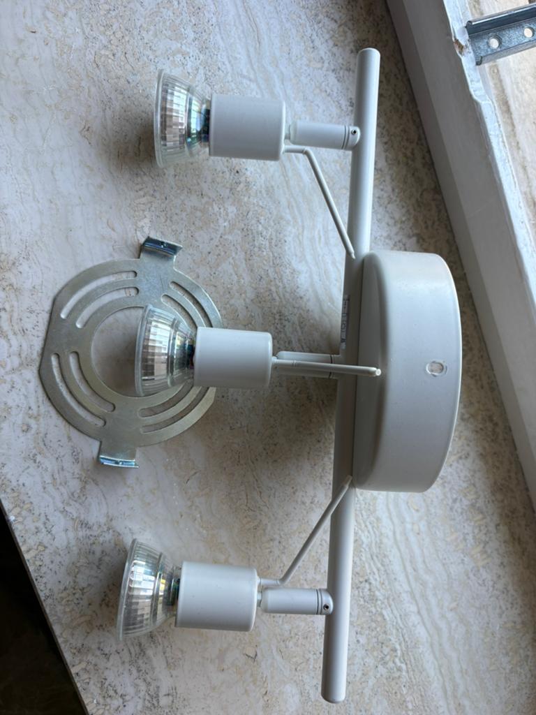 Plafond lamp IKEA - spots - 2 stuks, Ophalen, Gebruikt, Metaal of Aluminium, Plafondspot of Wandspot