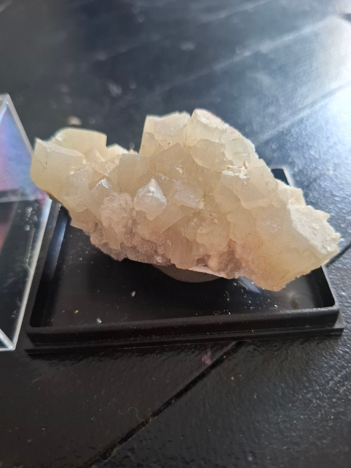 Aragoniet UV rose – Agrigento Italië – oud collectie-exempla, Ophalen of Verzenden, Mineraal