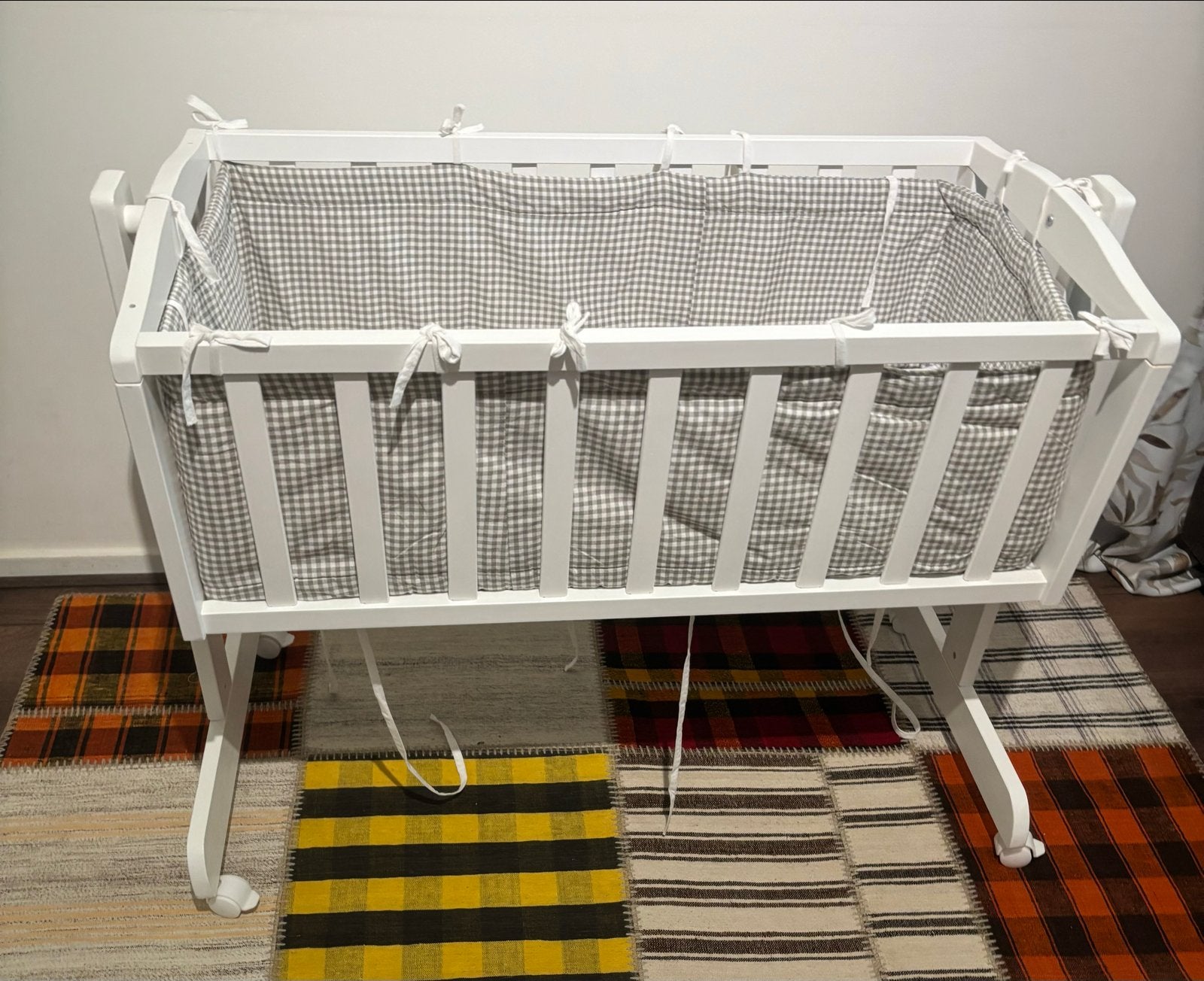 Witte schommelwieg met geruit interieur, Ophalen, Zo goed als nieuw, Wieg