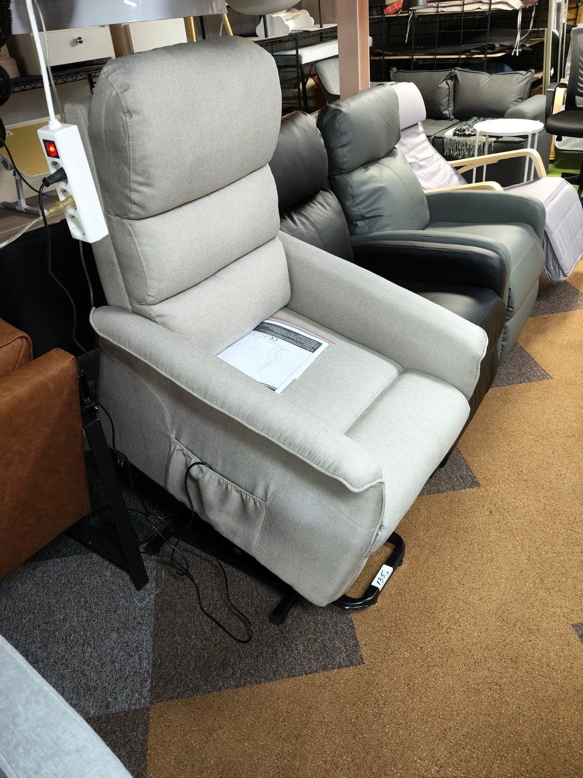 Aangeboden Nieuwe Elektrische Sta -Op Fauteuil, Ophalen, Nieuw, 75 tot 100 cm, 50 tot 75 cm