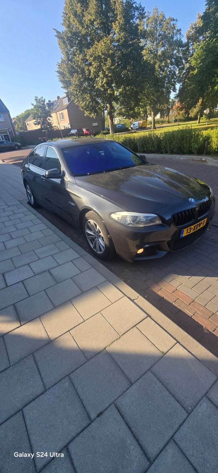 BMW 5-Serie 528I 180KW Sedan Aut8 2012 Grijs, Auto's, Automaat, Bluetooth, Zwart, 2000 kg