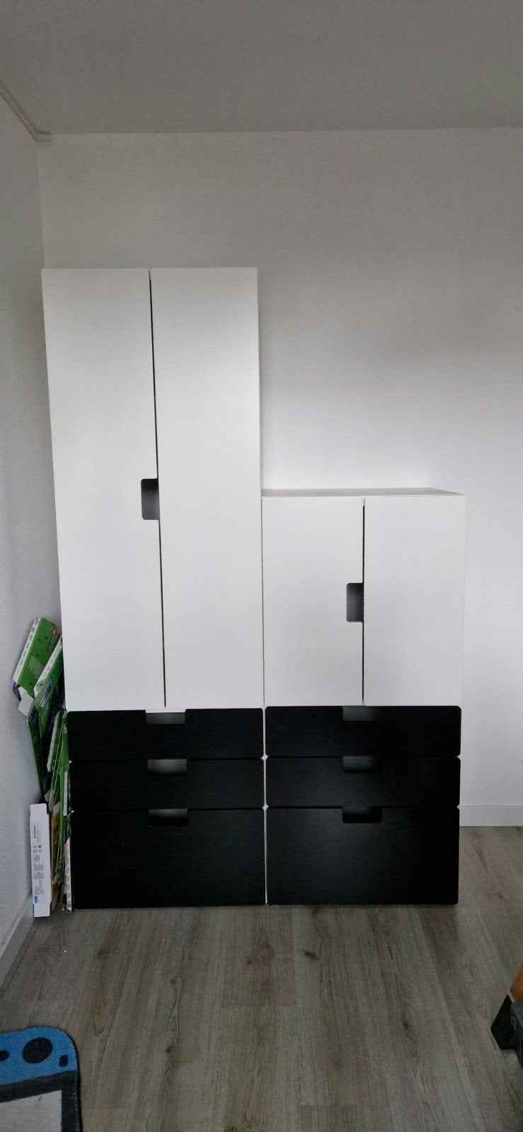 IKEA STUVA / SMÅSTAD kledingkasten zwart-wit – 2 stuks, Kinderen en Baby's, Ophalen, 50 tot 70 cm, 105 cm of meer, Zo goed als nieuw