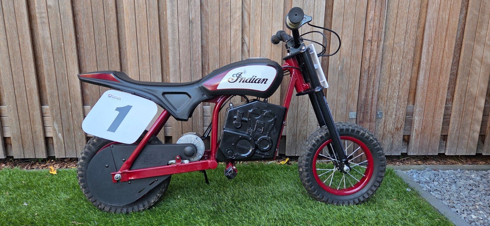 Indian E-ftr, mini bike, nieuwstaat, nieuwe accu's, Velgrem, Overige typen, Ophalen of Verzenden, Zo goed als nieuw
