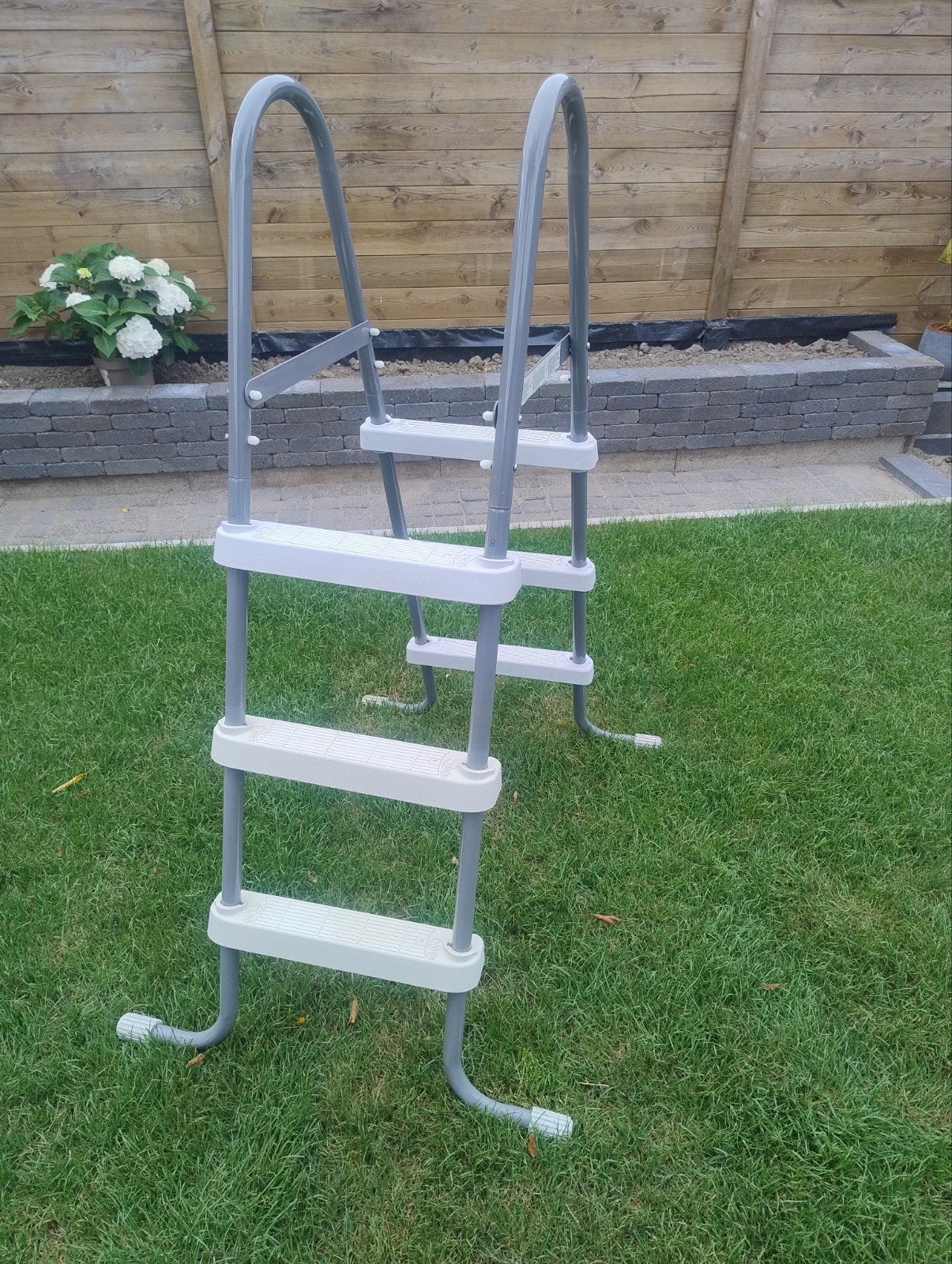 Zwembadladder - Zo goed als nieuw, Doe-het-zelf en Verbouw, Ophalen of Verzenden, Zo goed als nieuw, Minder dan 2 meter