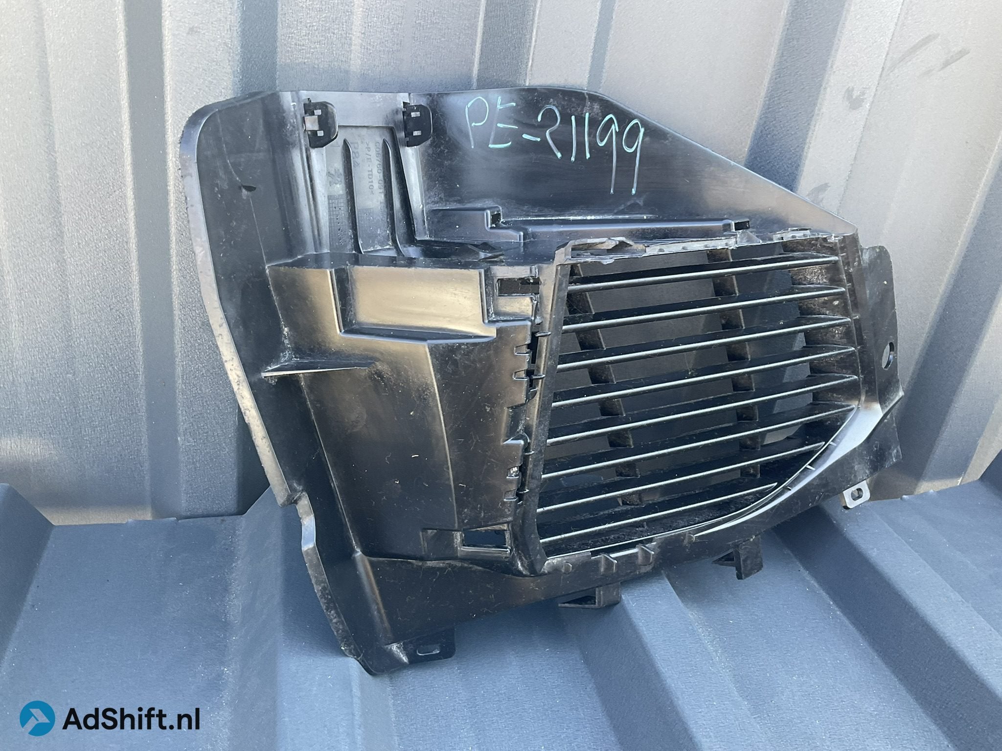 BUMPER GRILL PEUGEOT 3008 AA37938073 RECHTS GRIL Rooster PE-, Auto-onderdelen