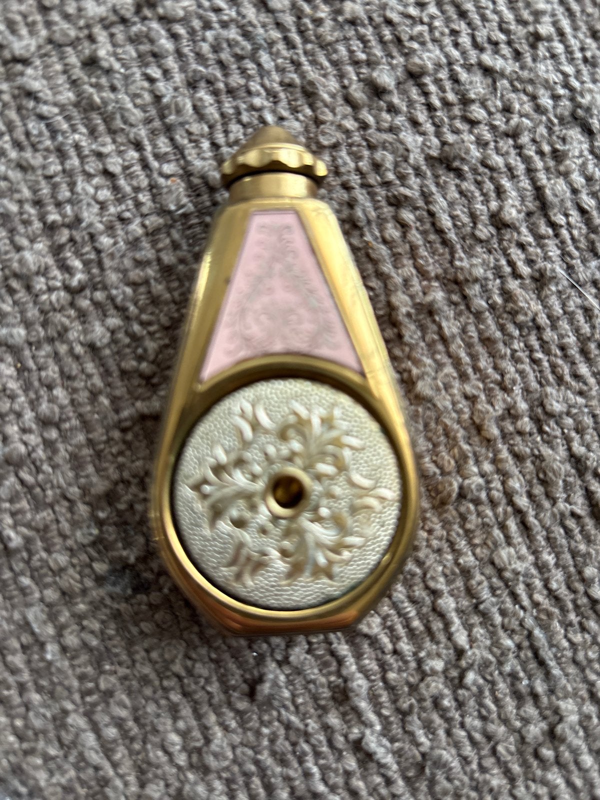 Antieke Goudkleurig metaal Parfumflesje met Roze Emaille, Ophalen of Verzenden