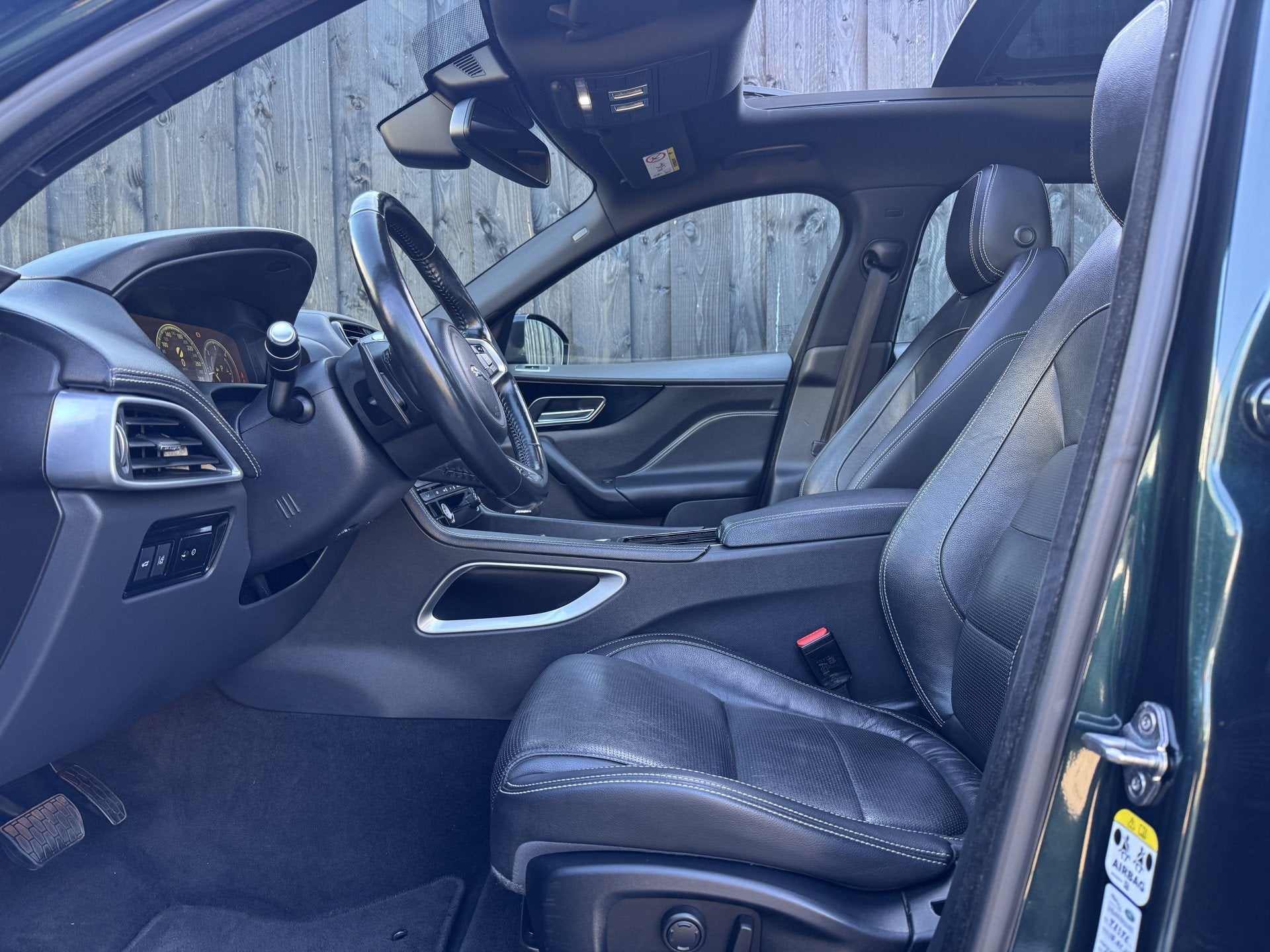 Jaguar F-Pace 2.0 R-Sport AWD 20d (bj 2018, automaat), Auto's, Automaat, Dealer onderhouden, Gebruikt, 4 cilinders
