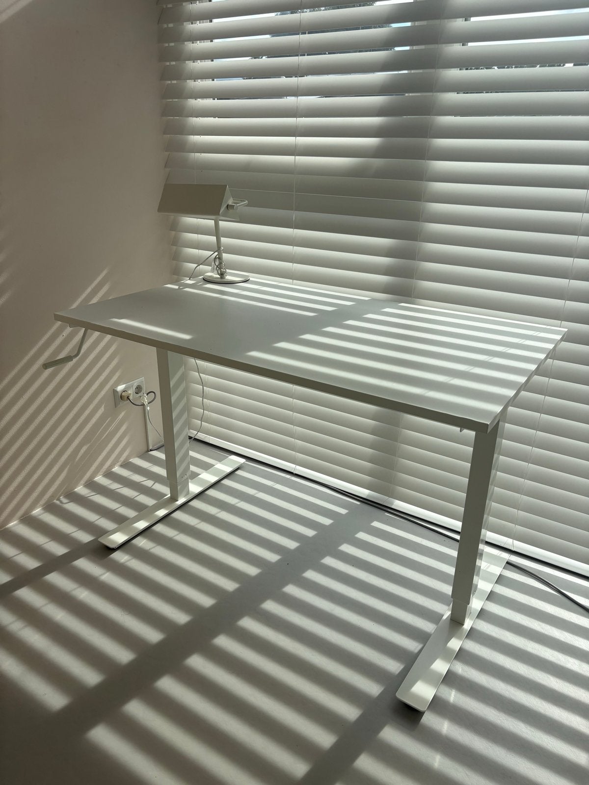 IKEA TROTTEN Zit-sta bureau wit, handmatig verstelbaar, Ophalen, Zit-sta bureau, Spaanplaat of MDF, In hoogte verstelbaar