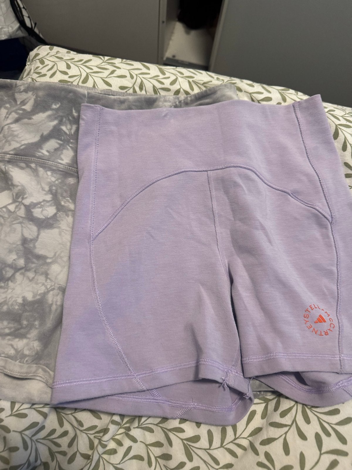 Sportshorts: P.E Nation (L) & Adidas Stella McCartney (M), Kleding | Dames, Sportkleding, Zo goed als nieuw, Fitness of Aerobics