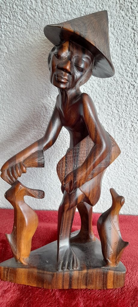 Art Deco Balinees Houten Beeld: Man met Ganzen (Jaren '50), Verzenden, Art deco, Handgemaakt, 20 - 50 cm