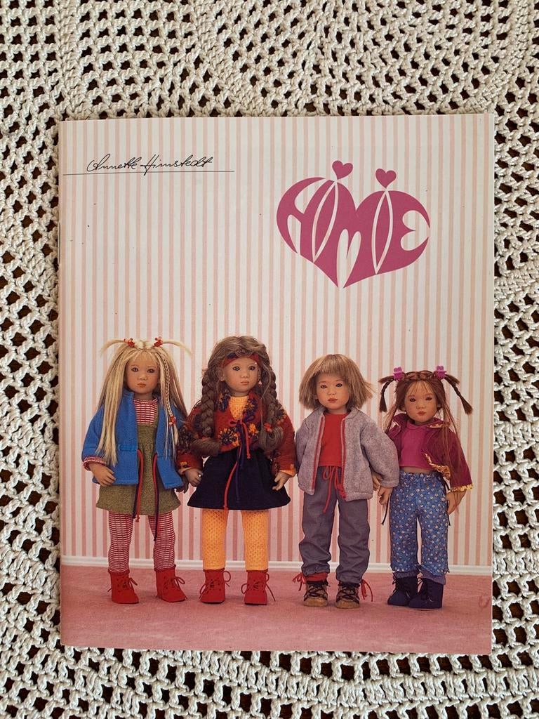 Annette Himstedt kleine brochure over Himie poppen, Verzamelen, Poppen, Ophalen of Verzenden, Zo goed als nieuw, Accessoires