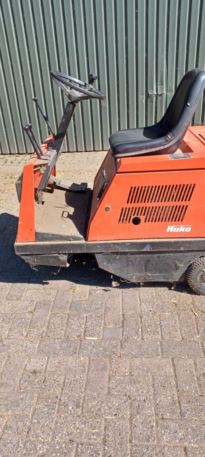 Hako-Jonas 950E veegmachine, Ophalen