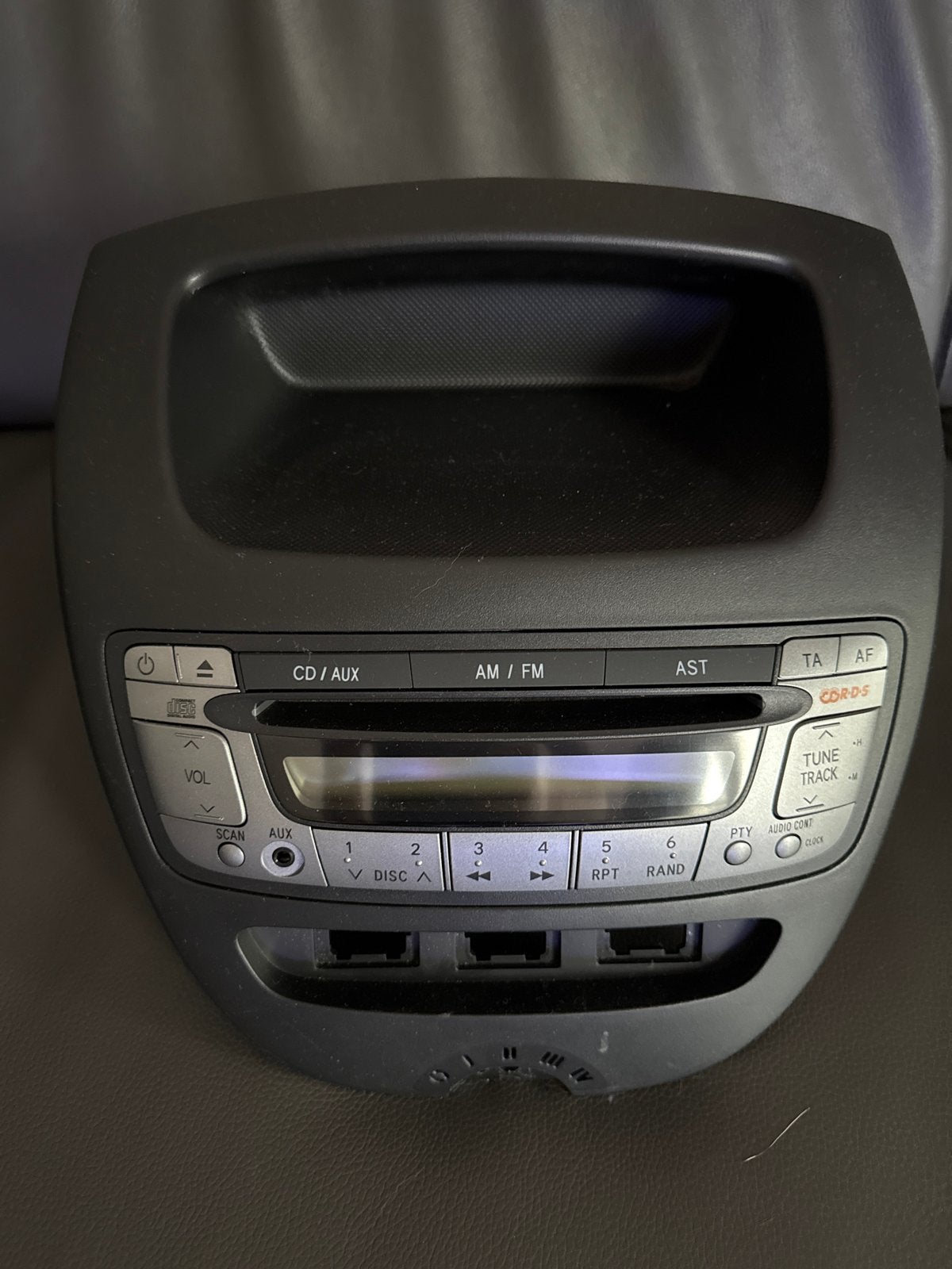Autoradio voor Peugeot 107, Toyota Aygo of Citroën C1, Ophalen of Verzenden, Zo goed als nieuw