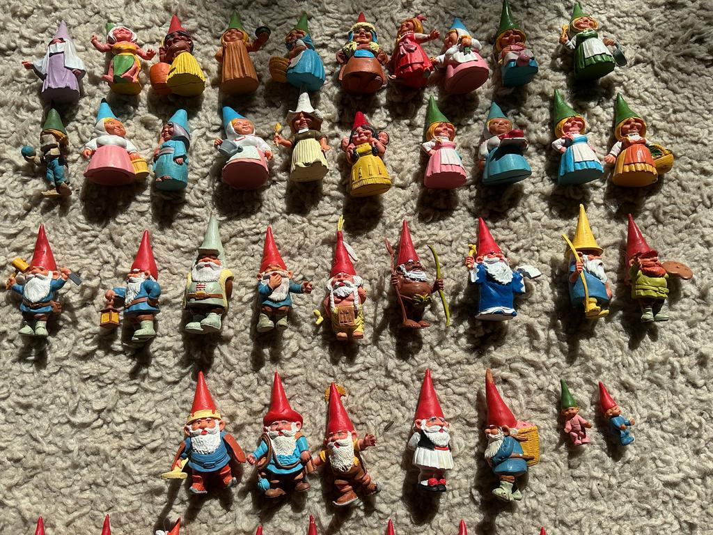 Verzameling van44 kabouterbeeldjes opbrengst giro 555, Ophalen of Verzenden