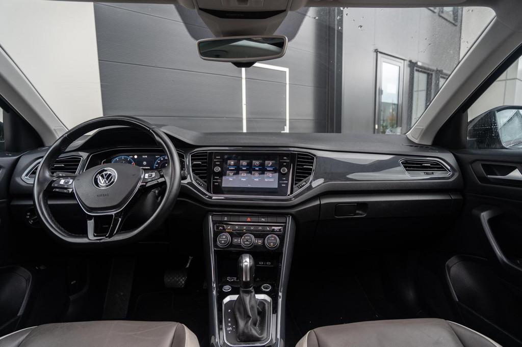 Volkswagen T-Roc 1.5 TSI Sport Leder|Camera|Carplay|Pano|VOL, Auto's, 4 cilinders, 150 pk, Zwart, Leder