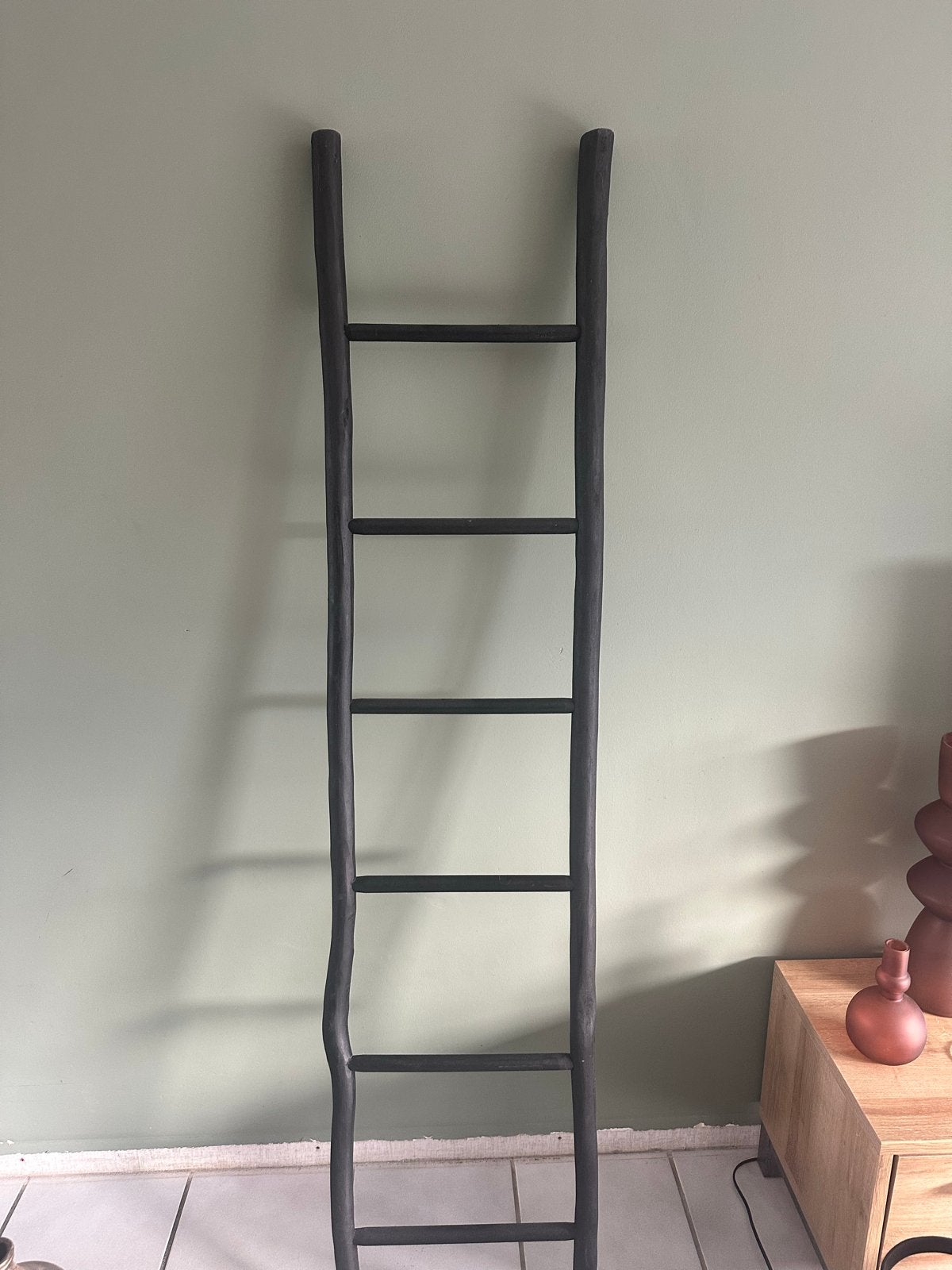 Foto 3 van Decoratieve houten ladder - Zwart