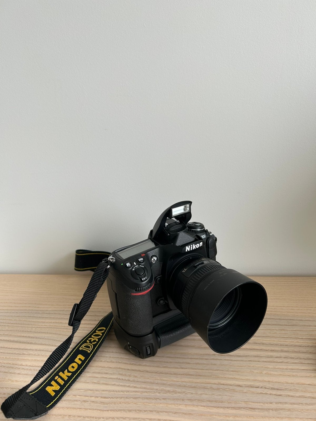 Nikon D300 body, met batterygrip en slechts 6.714 clicks, Audio, Tv en Foto, Fotocamera's Digitaal, Ophalen, Zo goed als nieuw