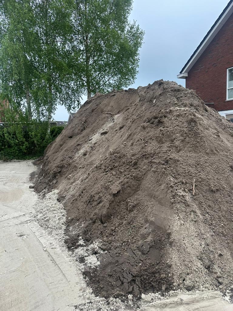 Veel zwart zand, Ophalen, Zo goed als nieuw, Overige typen