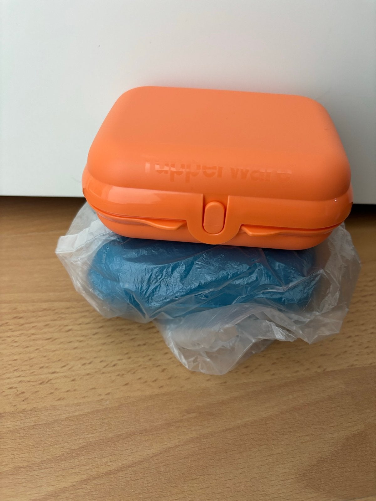 Tupperware clipdoos middel Oranje of Blauw Nieuw, Bewaardoos, Nieuw, Oranje, Ophalen of Verzenden