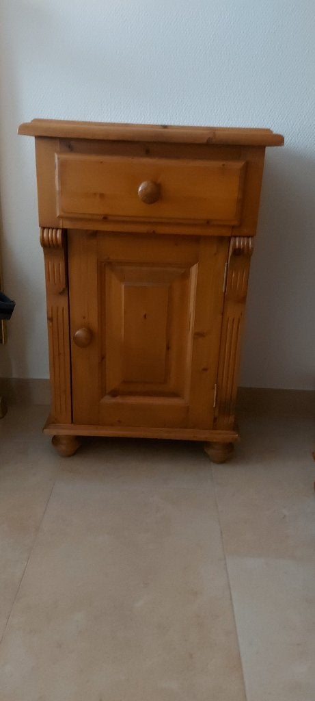 grenen nachtkastje en grenen tafeltje, Ophalen, Gebruikt, Minder dan 45 cm, 70 cm of meer