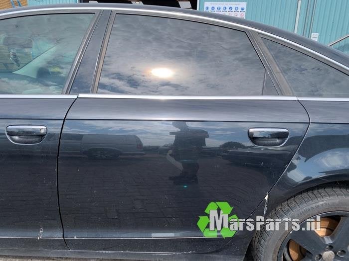 Portier 4Deurs links-achter van een Audi A6