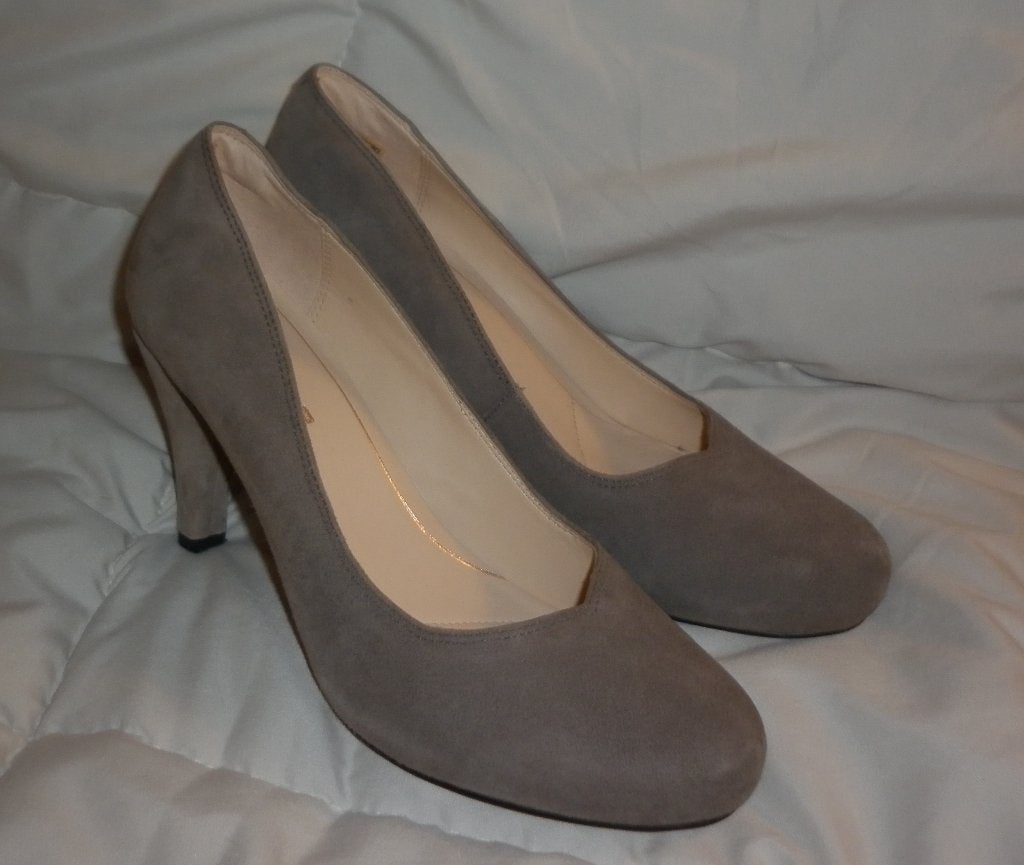 pumps maat 40  merk: Clarks, Kleding | Dames, Schoenen, Pumps, Ophalen of Verzenden, Zo goed als nieuw, Grijs