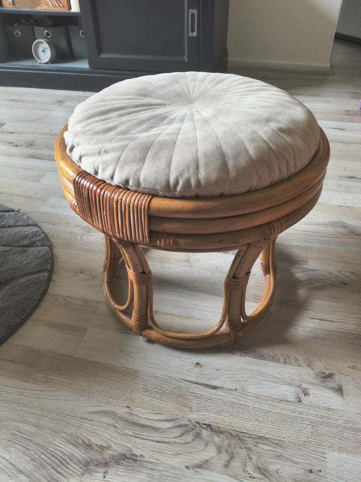 vintage rotan krukje met kussen, Ophalen, Minder dan 50 cm, Gebruikt, Rond