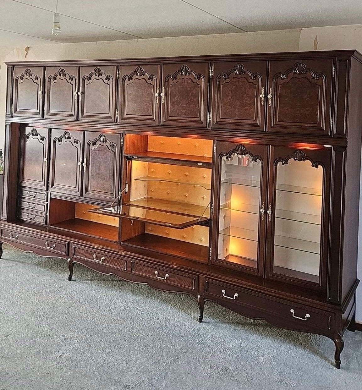 Grote klassieke wandmeubel/boekenkast met verlichting, Ophalen