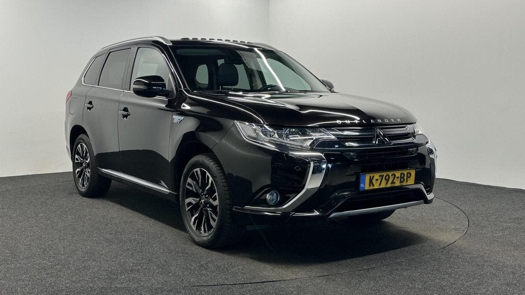 Mitsubishi Outlander 2.0 PHEV Executive Edition CAMERA LEER, Auto's, Mitsubishi, 1998 cc, 4 cilinders, Met garantie (alle), 1820 kg