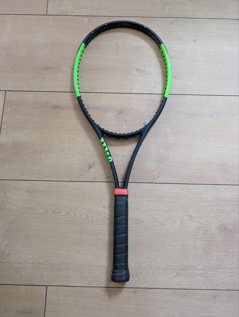 Wilson Blade 98 V6 16/19, Sport en Fitness, Tennis, L2, Ophalen of Verzenden, Zo goed als nieuw, Wilson