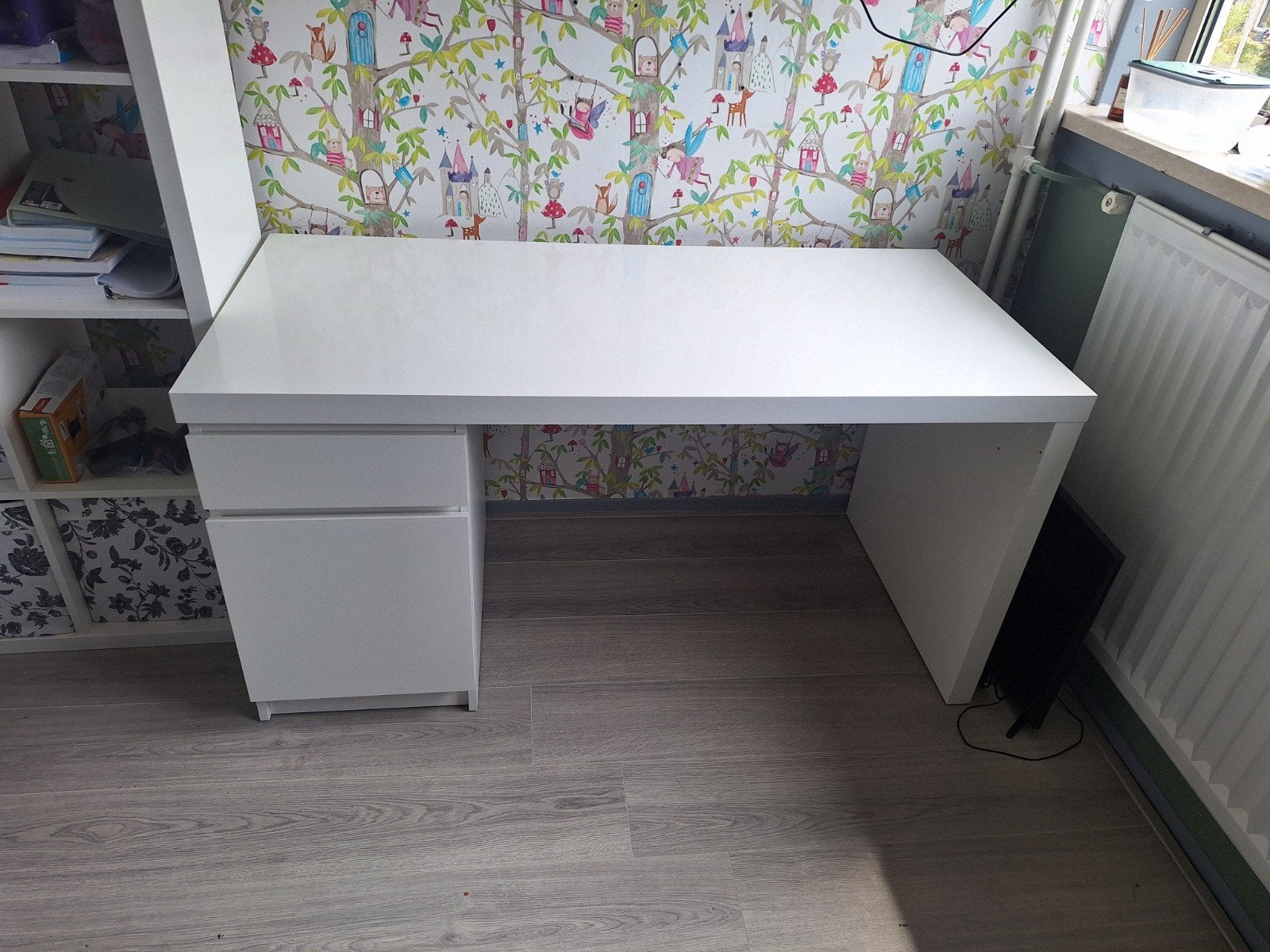 IKEA Malm Bureau Wit - 140 cm breed, Huis en Inrichting, Bureaus, Gebruikt, IKEA, Modern, Spaanplaat of MDF, Wit, Met lades, Opbergruimte