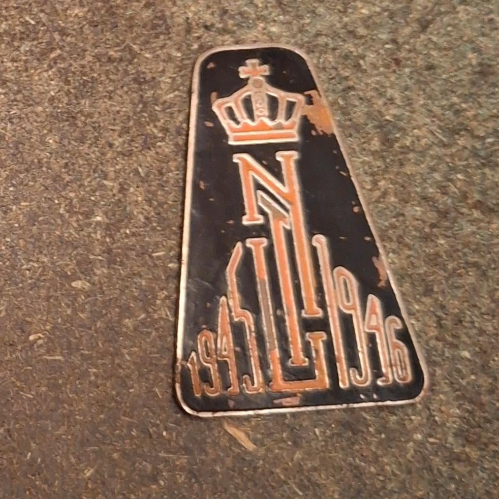 NIL / KNIL 1945 1946 embleem / Indië/ Bersiap, Verzamelen, Ophalen of Verzenden, Landmacht, Nederland, Embleem of Badge