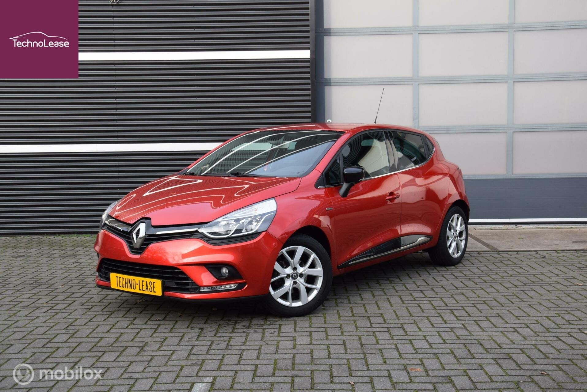 Renault Clio 0.9 TCe Limited climate control PDC navi Apple, Auto's, Renault, 898 cc, Stof, Gebruikt, 580 kg
