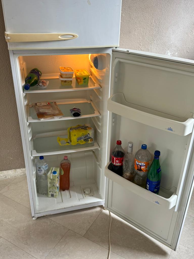 BEKO koelkast met vriesvak, werkt perfect, Witgoed en Apparatuur, Koelkasten en IJskasten, Ophalen, Gebruikt, 200 liter of meer