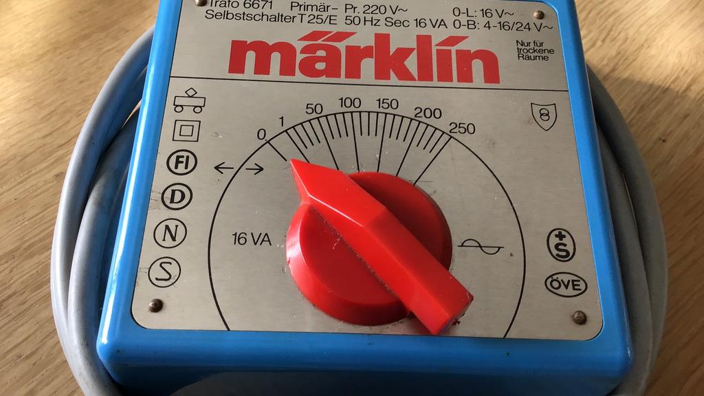 Trafo van marklin  16 VA    6671, Ophalen of Verzenden, Zo goed als nieuw, Märklin, Transformator of Voeding