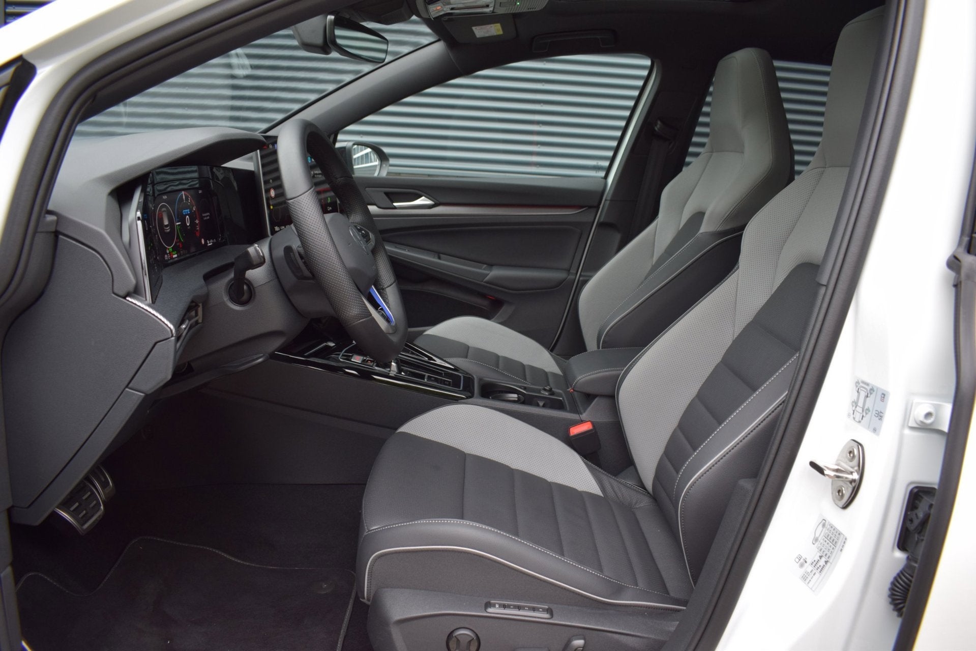 Volkswagen GOLF 1.5 eHybrid GTE PANORAMADAK / HEAD-UP / 360C, 77 km/l, Euro 6, 4 cilinders, Wit