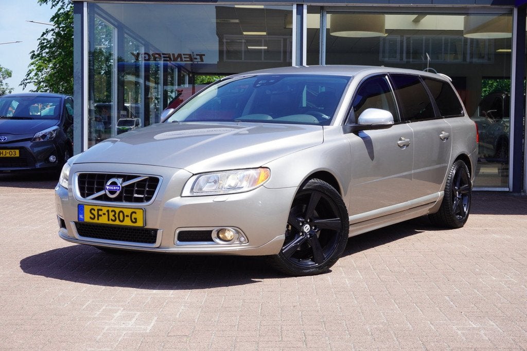Volvo V70 2.0 T5 Momentum Automaat | Airco | Navigatie | Vol, Auto's, Euro 5, Zwart, 4 cilinders, Automatische klimaatregeling