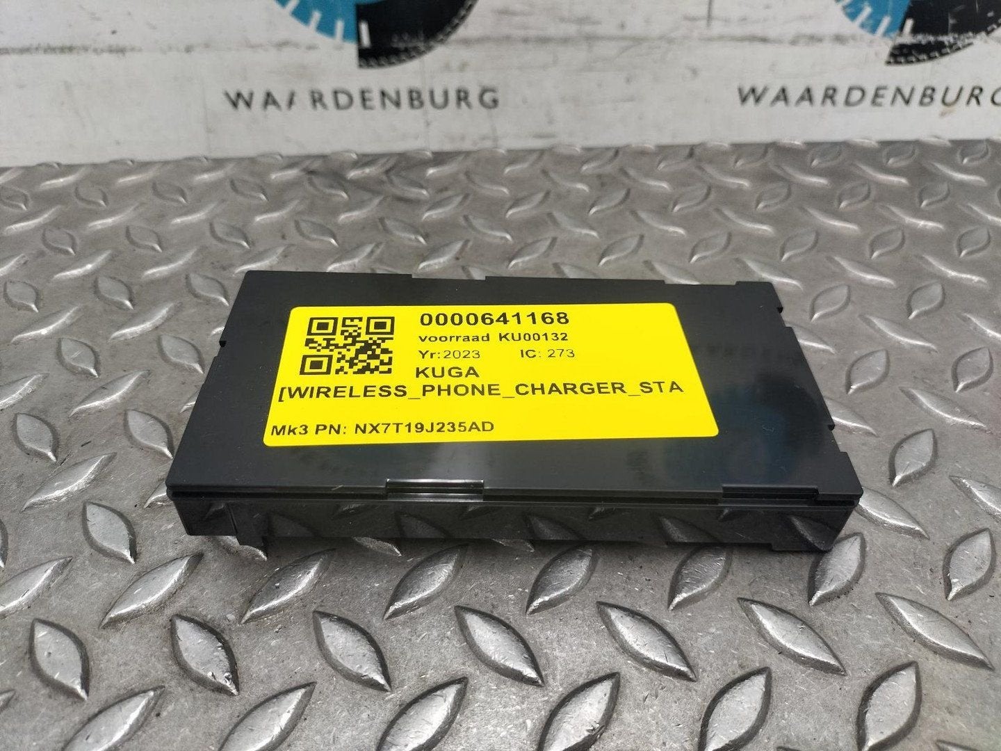 FORD KUGA DFK ST LIINE  [WIRELESS_PHONE_CHARGER_STATION] NX7, Ophalen of Verzenden, Gebruikt, Stiba lid
