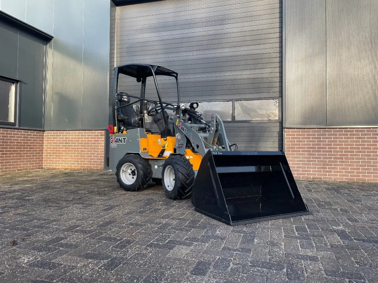 Giant G1200 DEMO 2025 - Lease vanaf 328,84 p/m - Knikmops We, Wiellader of Shovel