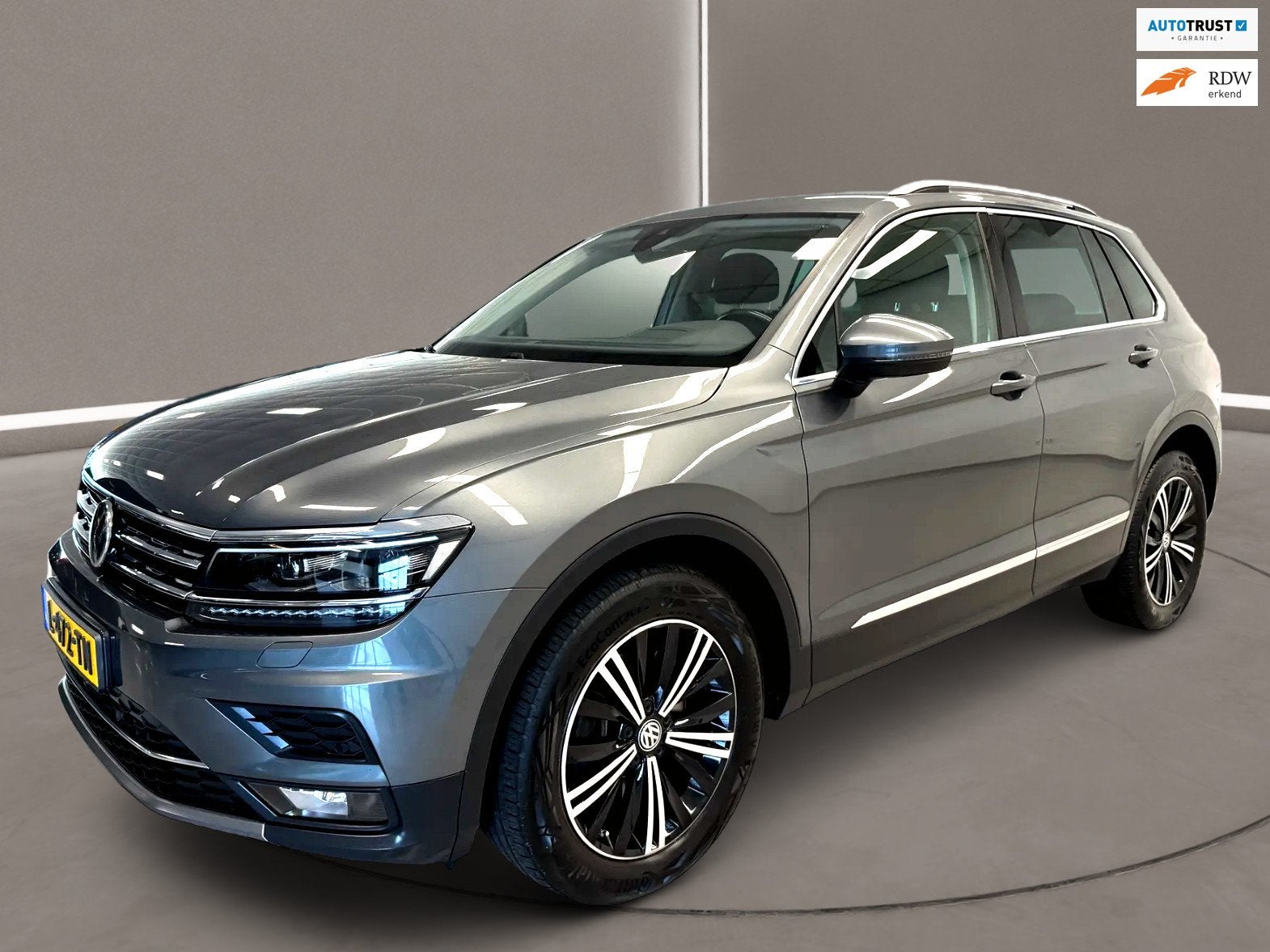Volkswagen Tiguan 2.0 TSI 4-Motion Highline 190 Pk Automaat, Auto's, Automaat, Stof, Gebruikt, Euro 6