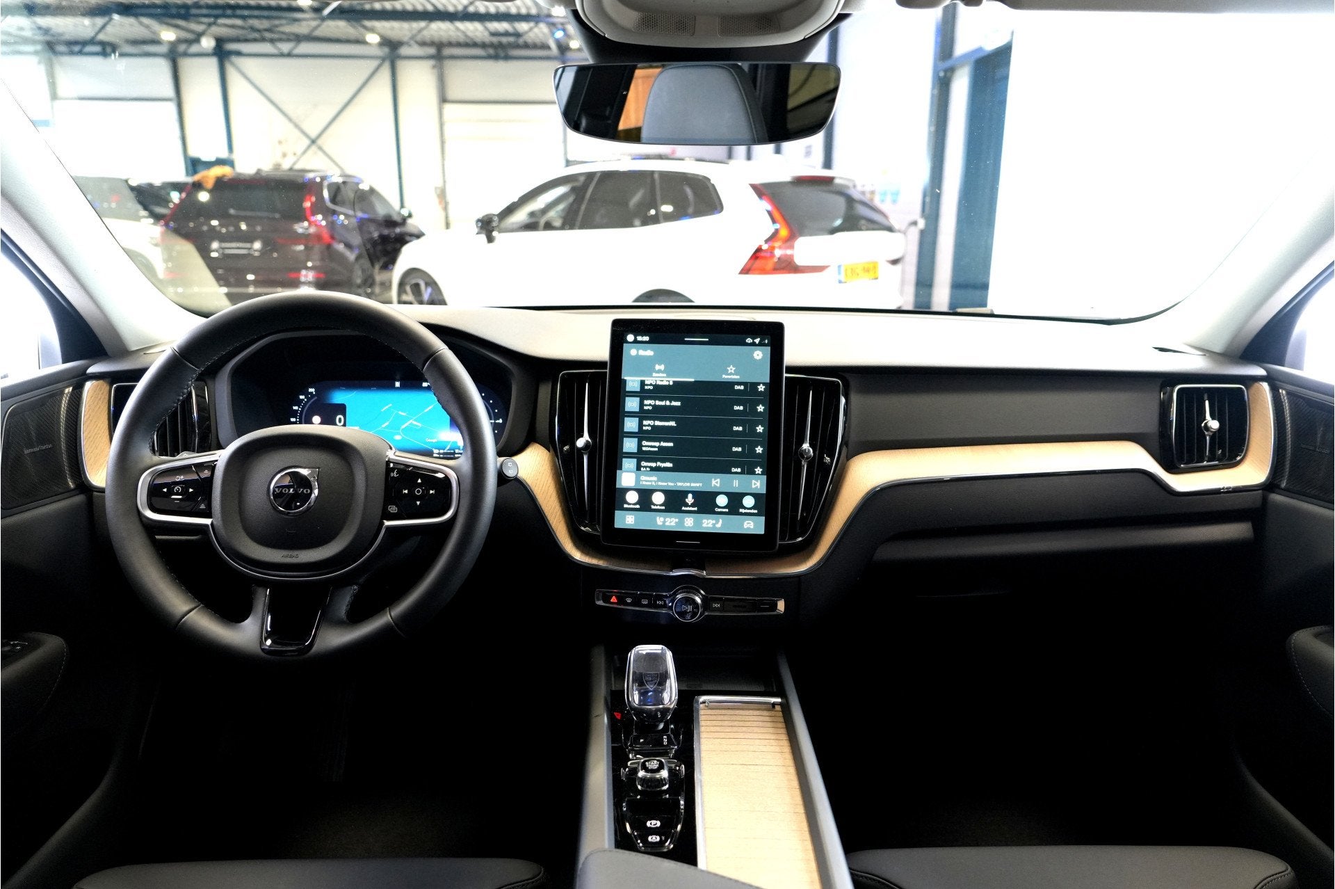 Volvo XC60 2.0 T6 AWD 293kW/399pk Aut8 Plug-in hybrid Plus B, Auto's, Automaat, Dealer onderhouden, Gebruikt, Euro 6