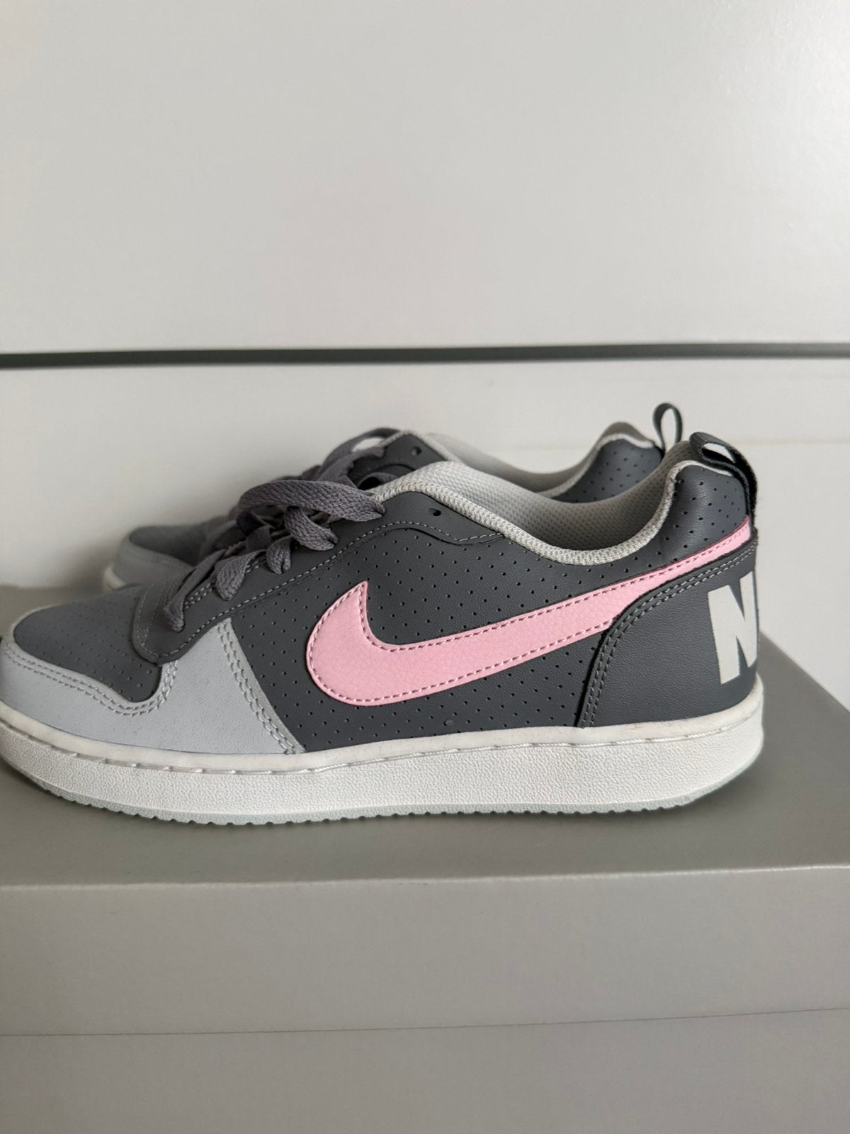 Nike air dunk nieuw in doos maat 36 pink grey, Ophalen of Verzenden, Zo goed als nieuw, Overige kleuren