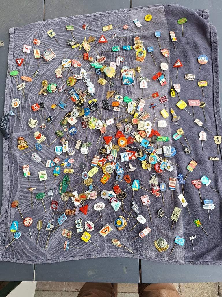 Verzameling speldjes, pins en buttons, Verzamelen, Ophalen of Verzenden, Overige onderwerpen